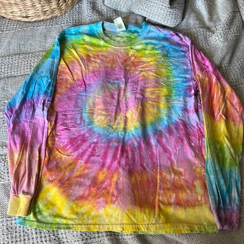 Men’s tie dye shirt